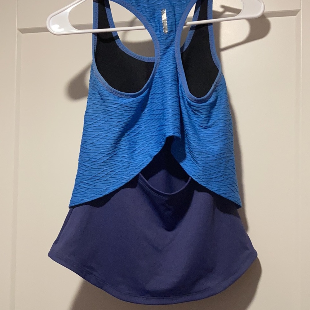 NWOT Pearl Izumi exercise top with built-in bra 💜 - Picture 3 of 7